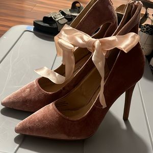 New never worn, Penny Loves Kenny Velvet zip up stilettos with bows